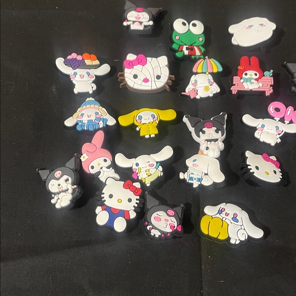 24 - Hello Kitty and Friends CROCS Charms NEW - Picture 2 of 3